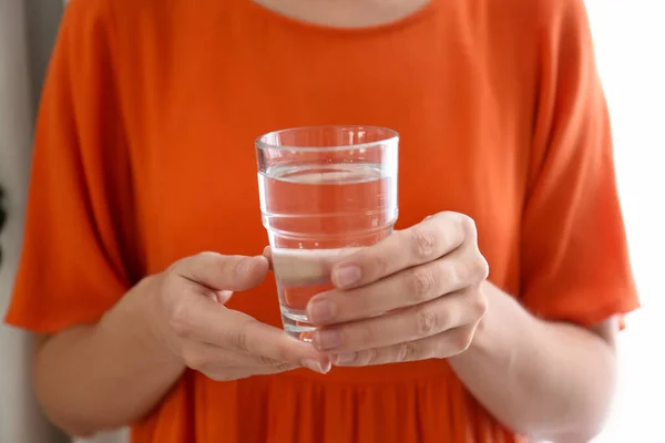 Woman Holding Glass Water Home Closeup — Stock Photo, Image