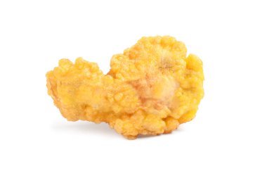 Lezzetli kızarmış tavuk parçası beyazda izole edilmiş.