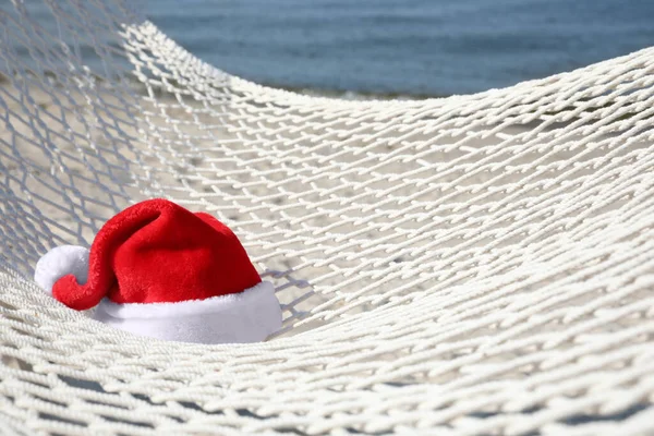 Rope Hammock Santa Hat Beach Closeup Christmas Vacation — Stock Photo, Image