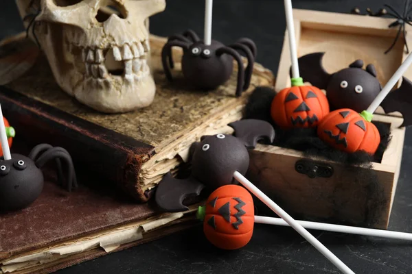Diferentes Tarta Temática Halloween Aparece Mesa Negra Primer Plano —  Fotos de Stock