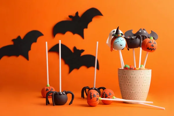 Delicioso Pastel Temático Halloween Aparece Sobre Fondo Naranja —  Fotos de Stock