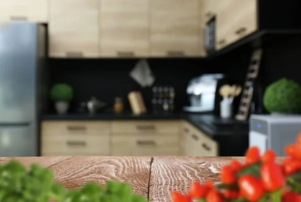 厨房里的木制桌子 设计空间 — 图库照片