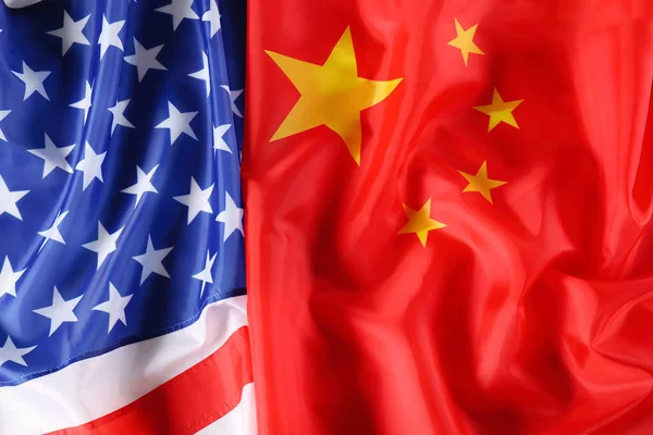 美国和中国的国旗为背景 顶视图 国际关系 — 图库照片