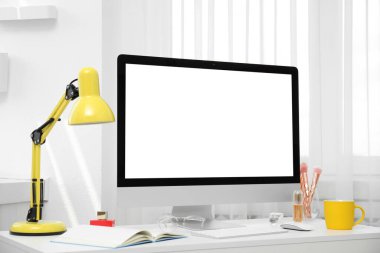 Masada modern bilgisayarla rahat bir iş yeri