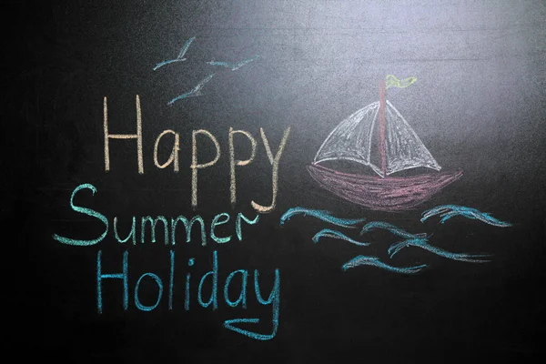 Надпись Happy Summer Holiday Drawing Boat Blackboard Школьный Перерыв — стоковое фото