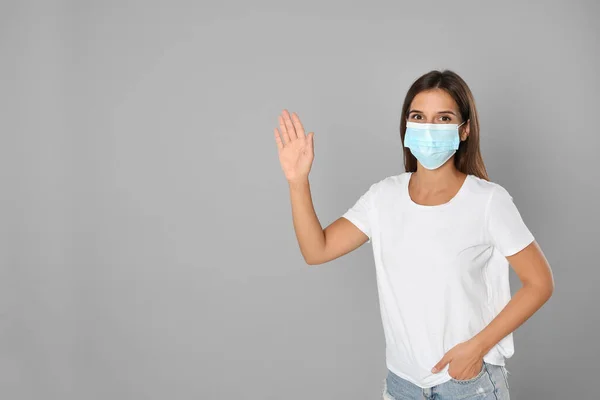 Woman Protective Mask Showing Hello Gesture Grey Background Space Text — Stock Photo, Image