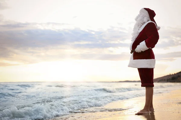 Święty Mikołaj Plaży Miejsce Tekst Święta Bożego Narodzenia — Zdjęcie stockowe