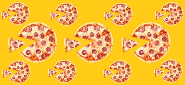 Pepperoni Design Model Pizza Fundal Galben — Fotografie, imagine de stoc