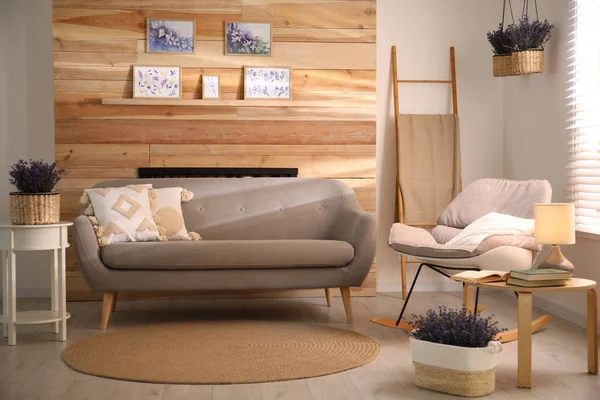 Stylowa Sofa Fotel Bujany Pięknym Salonie Wnętrza — Zdjęcie stockowe