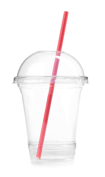 Пустой прозрачный пластиковый стакан с соломой, изолированной на белом