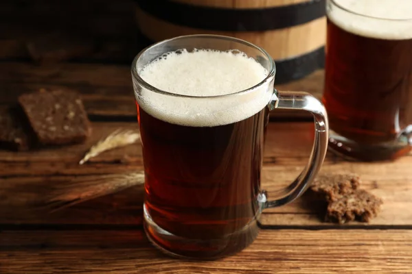 Heerlijk Kvass Brood Spikes Houten Tafel — Stockfoto