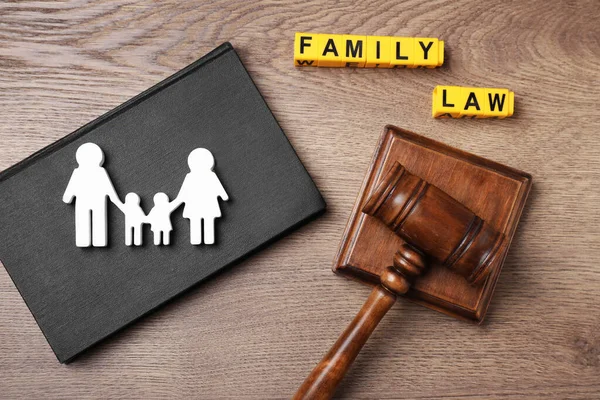 Οικογενειακό Δίκαιο Επίπεδη Σύνθεση Lay Δικαστή Σφυρί Ξύλινο Φόντο — Φωτογραφία Αρχείου