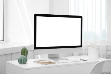 Masada modern bilgisayarla rahat bir iş yeri