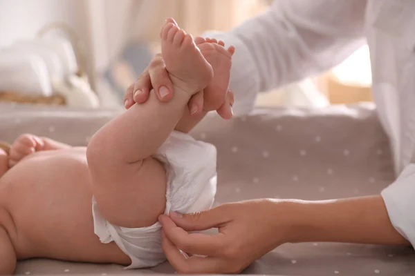 Mother Changing Her Baby Diaper Table Closeup — Stock Photo, Image