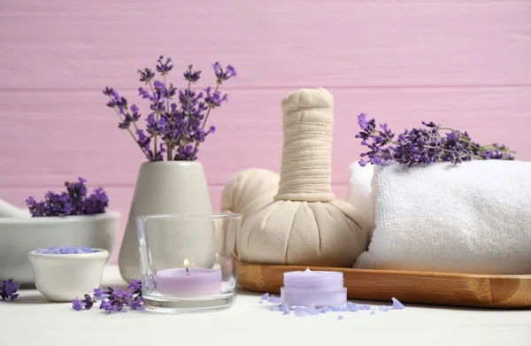 Produtos Cosméticos Flores Lavanda Mesa Madeira Branca — Fotografia de Stock