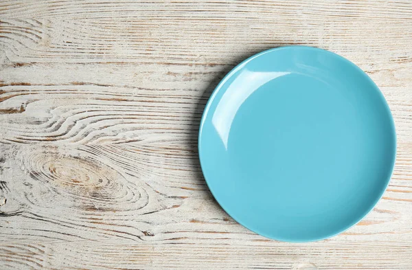 Assiette Bleue Claire Vide Sur Table Bois Blanc Vue Dessus — Photo