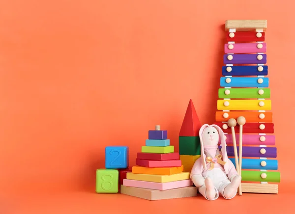 Conjunto Brinquedos Diferentes Fundo Laranja Espaço Para Texto — Fotografia de Stock