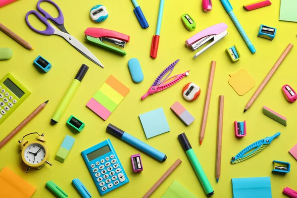 Papelaria Escolar Fundo Amarelo Flat Lay Volta Escola — Fotografia de Stock