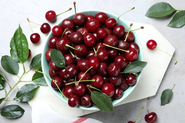 Sweet Juicy Cherries Leaves Grey Table Flat Lay — Stock Photo, Image