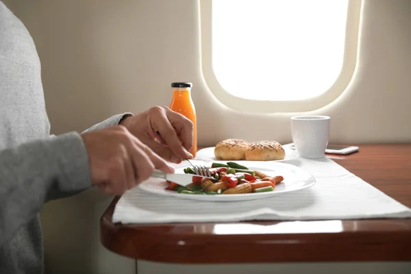 Man Eating Flight Closeup Air Travel — Stock Photo, Image