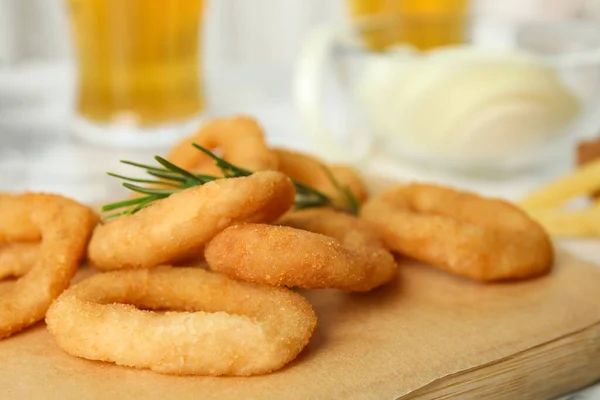 Gefrituurde Uienringen Geserveerd Tafel Close — Stockfoto