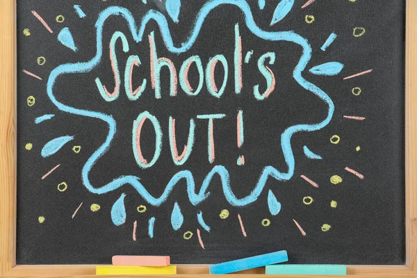 Pieces Color Chalk Blackboard Text School Out Summer Holidays — Stock Photo, Image