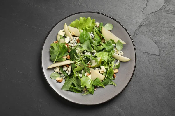 Salade Savoureuse Avec Tranches Poire Sur Table Noire Vue Sur — Photo