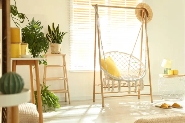 Cómoda Silla Hamaca Una Habitación Elegante Interior Del Hogar — Foto de Stock