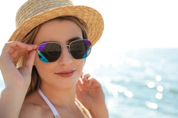 Beautiful Woman Wearing Sunglasses Sea Sunny Day Closeup — Stock Photo, Image
