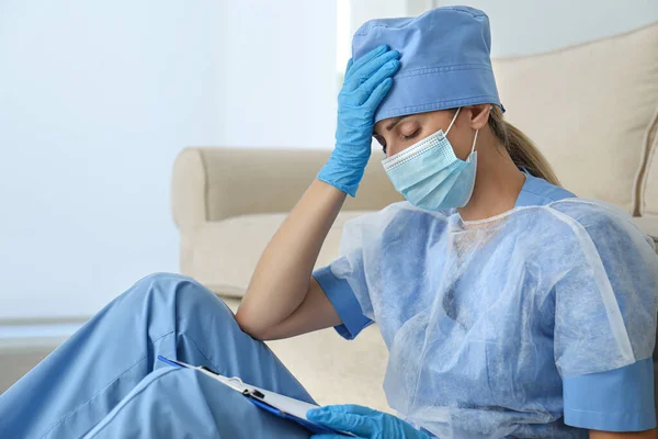 Doctor Agotado Interior Estrés Los Trabajadores Sanitarios Durante Pandemia Covid — Foto de Stock