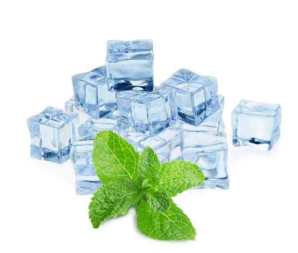 Кубики Льоду Зелене Листя Яти Білому Тлі — стокове фото