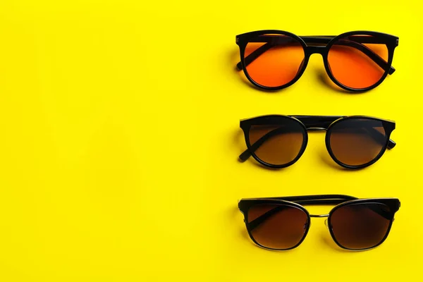 Many Stylish Sunglasses Yellow Background Flat Lay Space Text — Stock Photo, Image