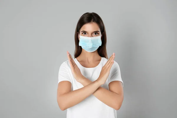 Woman Protective Mask Showing Stop Gesture Grey Background Prevent Spreading — Stock Photo, Image