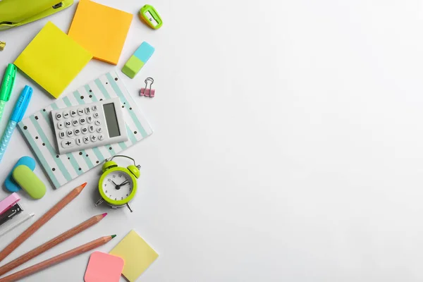 Papelaria Escolar Sobre Fundo Branco Flat Lay Com Espaço Para — Fotografia de Stock