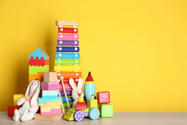 Conjunto Brinquedos Diferentes Mesa Madeira Espaço Para Texto — Fotografia de Stock