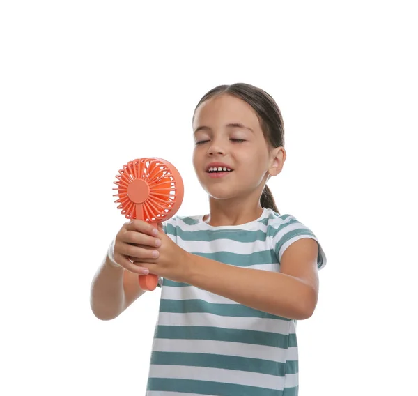 Kleines Mädchen Genießt Den Luftstrom Aus Einem Tragbaren Ventilator Auf — Stockfoto