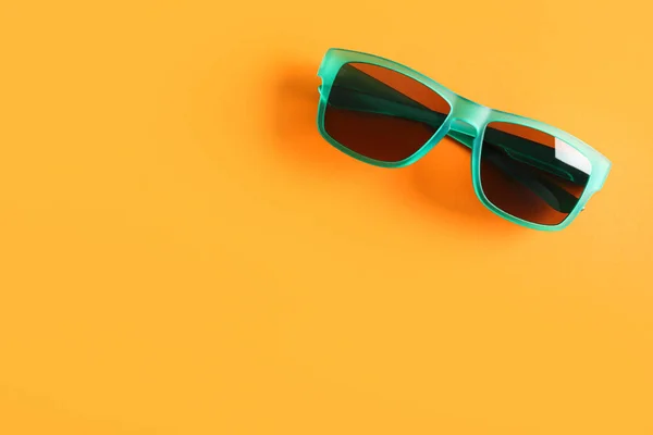 Elegantes Gafas Sol Sobre Fondo Naranja Vista Superior Espacio Para —  Fotos de Stock
