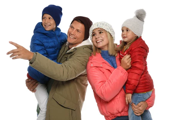 Famiglia Felice Con Bambini Abiti Caldi Sfondo Bianco Stagione Invernale — Foto Stock