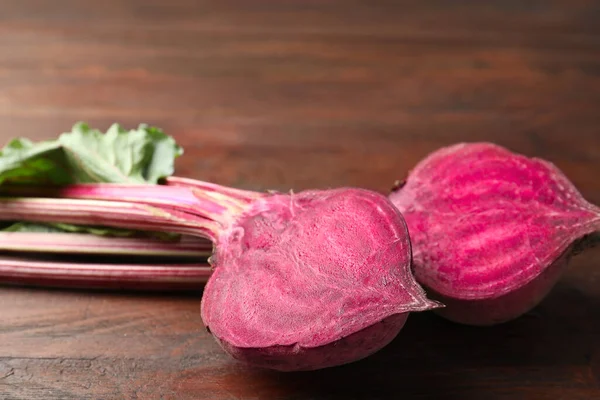 Halves Raw Beet Wooden Table Closeup — Stock Photo, Image