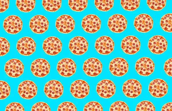 Wzór Pizzy Pepperoni Jasnoniebieskim Tle — Zdjęcie stockowe
