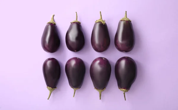 Raw Ripe Eggplants Light Background Flat Lay — Stock Photo, Image