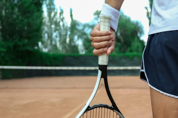 Sportivo Con Racchetta Campo Tennis Primo Piano — Foto Stock