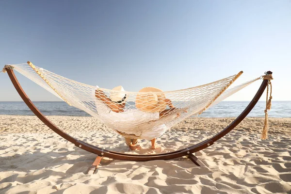 Några Stycken Sommar Semester Avkopplande Hängmatta Stranden — Stockfoto