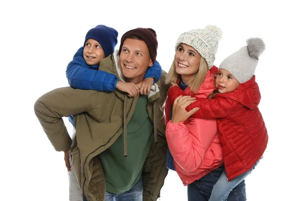 Famiglia Felice Con Bambini Abiti Caldi Sfondo Bianco Stagione Invernale — Foto Stock