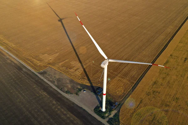 Letecký Pohled Moderní Větrnou Turbínu Alternativní Zdroj Energie — Stock fotografie