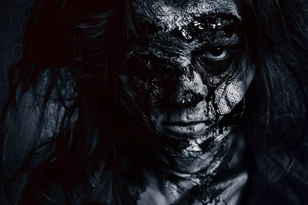 Gruseliger Zombie Auf Dunklem Hintergrund Schwarz Weiß Effekt Halloween Monster — Stockfoto