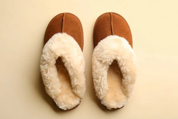 Pair Stylish Soft Slippers Beige Background Flat Lay — Stock Photo, Image