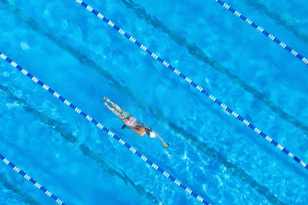 Entraînement Femme Piscine Vue Dégagée — Photo