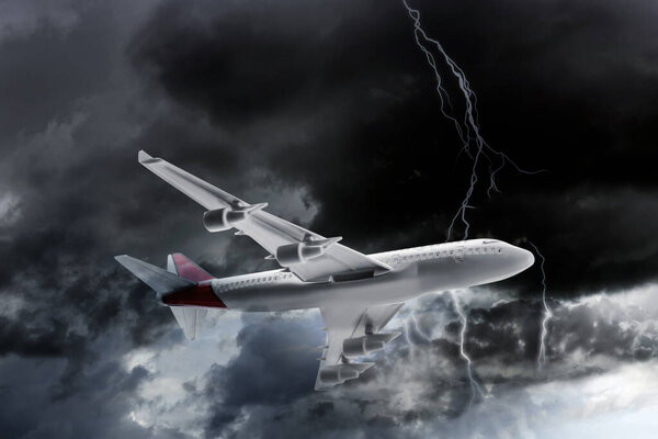 Самолет летит в облачном небе во время грозы