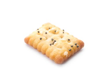 Lezzetli çıtır kraker, beyaz üzerine izole edilmiş haşhaş ve susam tohumları.